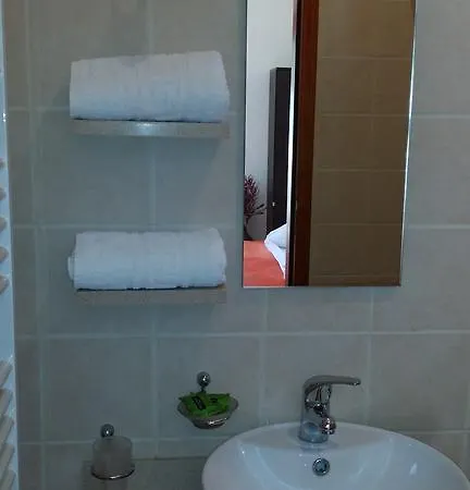 Elia Meronas Room photo