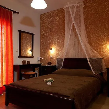 Elia Meronas Room photo