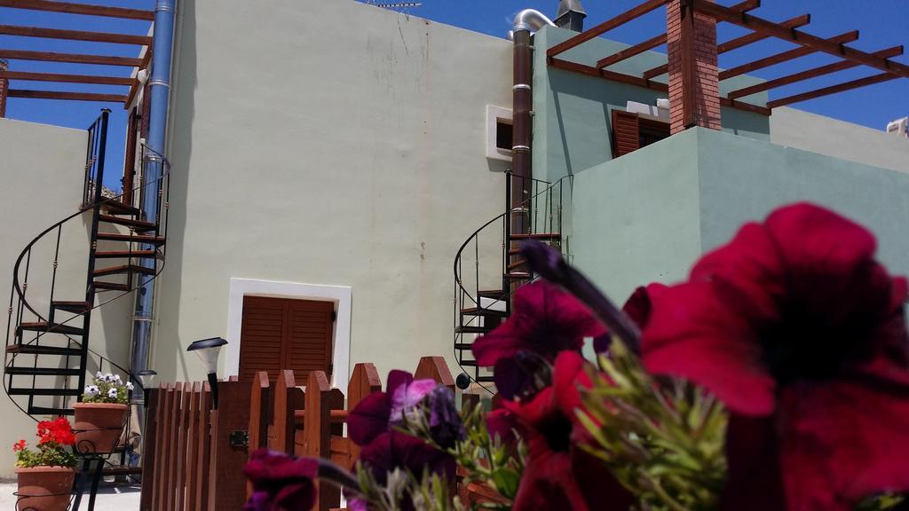 Elia Apartment *